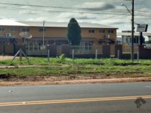 Área com 3 galpões abertos e 1 galpão escritório