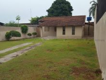 Casa reformada em amplo terreno