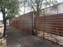 Casa com terreno amplo e valor de ocasião