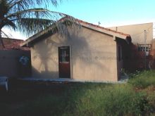 Casa de esquina com barracão de 60 m²