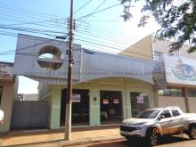 Salão central mais sobre loja 3 e garagem ampla