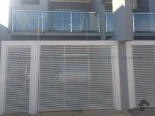 Sobrado rico em blindex e fino acabamento