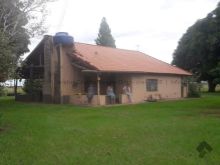 Ótima chácara com 9 piquetes e água