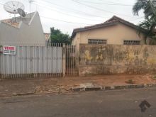 Terreno com casa antiga construída