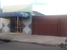 Casa e 2 salões - alugados - aceita chácara