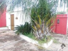 Casa ampla com piscina