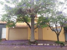 Rua tranquila e ótima localização