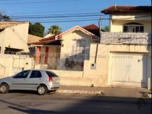 Casa com ampla área verde