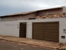 Linda casa com piscina e área de lazer