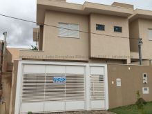 Sobrado moderno com ótimo acabamento