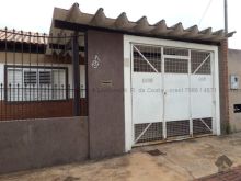 Casa térrea com garagem para 5 carros