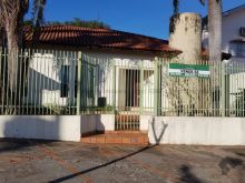 Casa ampla há 150m da avenida Mato Grosso