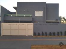 Sobrado com acabamento impecável