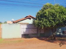 Imóvel com boa estrutura e quintal amplo