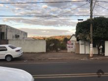 Amplo terreno que pode ser usado fins comerciais