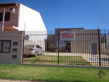 Linda sala espaçosa e moderna