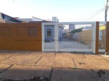 Área central com 2 quartos