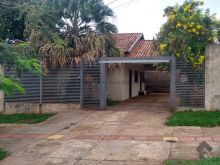 Casa comercial com terreno de esquina