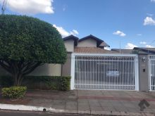 Com piscina aquecida - 02 suítes - 480m² de terreno