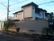 Excelente sobrado com ótima localização