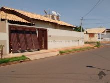 Linda casa de esquina