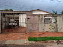 Imóvel com amplo terreno no bairro Guanandi