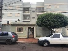 Com sacada estendida e sol da manhã