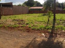 Esquina a uma quadra do asfalto