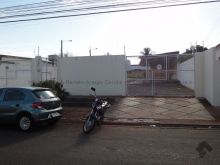 Imóvel com pátio grande