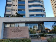 Auguste Rodin em andar alto com armários