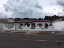 Casa ampla com piscina