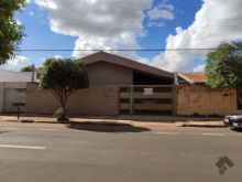 Casa térrea com churrasqueira