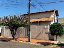 Sobrado com piscina e 3 suítes