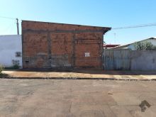 Imóvel comercial com residencia ao fundo