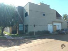 Sobrado com duas salas comerciais