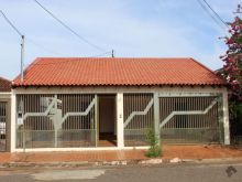 Casa com terreno amplo