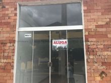 Sala com copa e banheiro