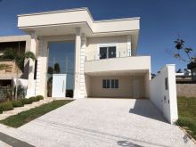 Neoclássico em frente a área de lazer