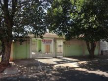 Imóvel com 360 metros quadrados de terreno