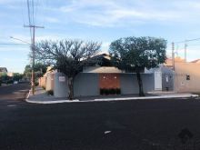 Excelente casa térrea de esquina