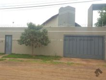 Casa completa armários e piscina e aceita imóvel