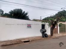 Excelente casa de esquina