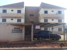 No térreo e a poucos minutos do Bosque dos Ipês