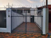 Sobrado amplo e bem localizado