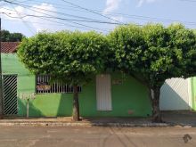 Imóvel em bairro tranquilo com quintal