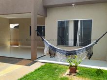 Um lar amplo aconchegante com móveis planejados