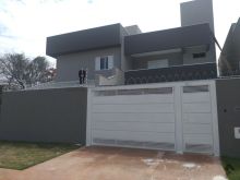 Lindo sobrado com ótima localização