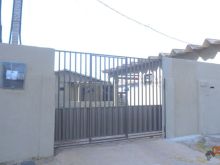 Casa com escritório na frente