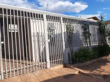 Aceita permuta com casa de 3 quartos na região