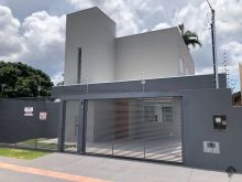 Sobrado novo com fino acabamento